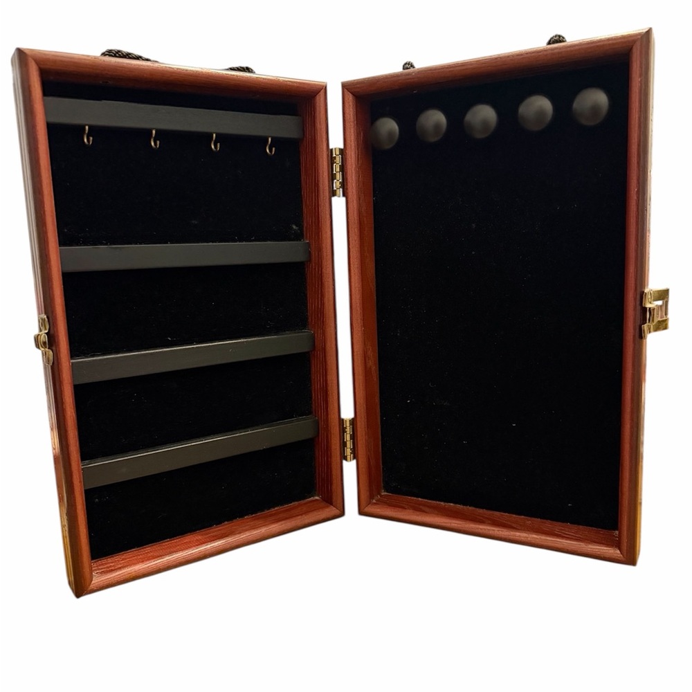 Showcase ToGo Wooden Jewelry Display Case